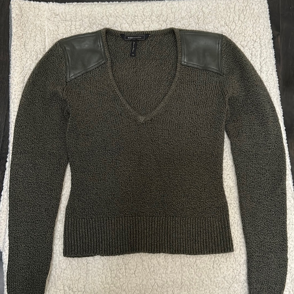Nice long sleeve sweater by BCBGMAXAZRIA, size XS.
